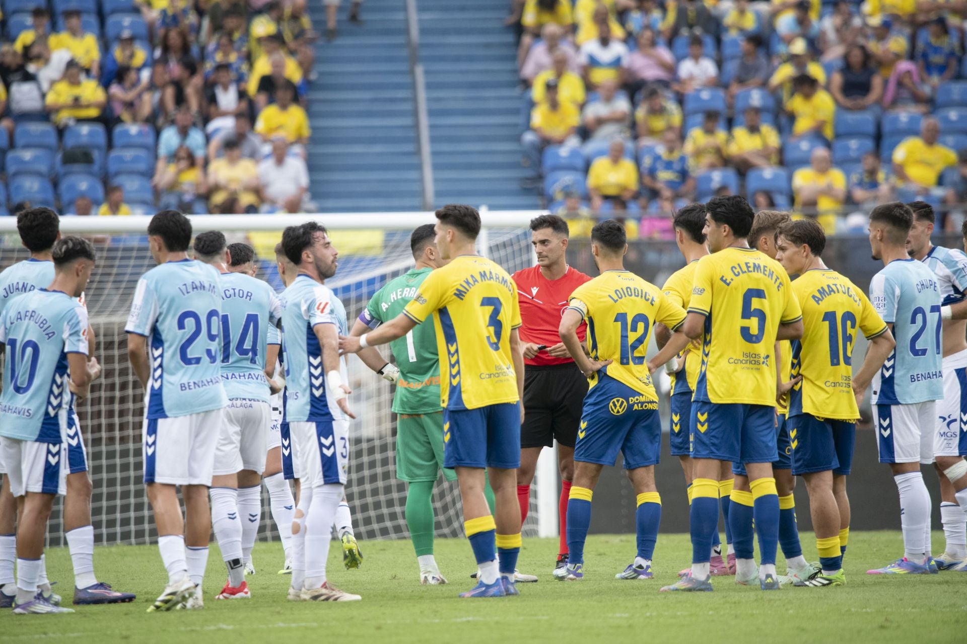 El partido Las Palmas- Málaga, en imágenes