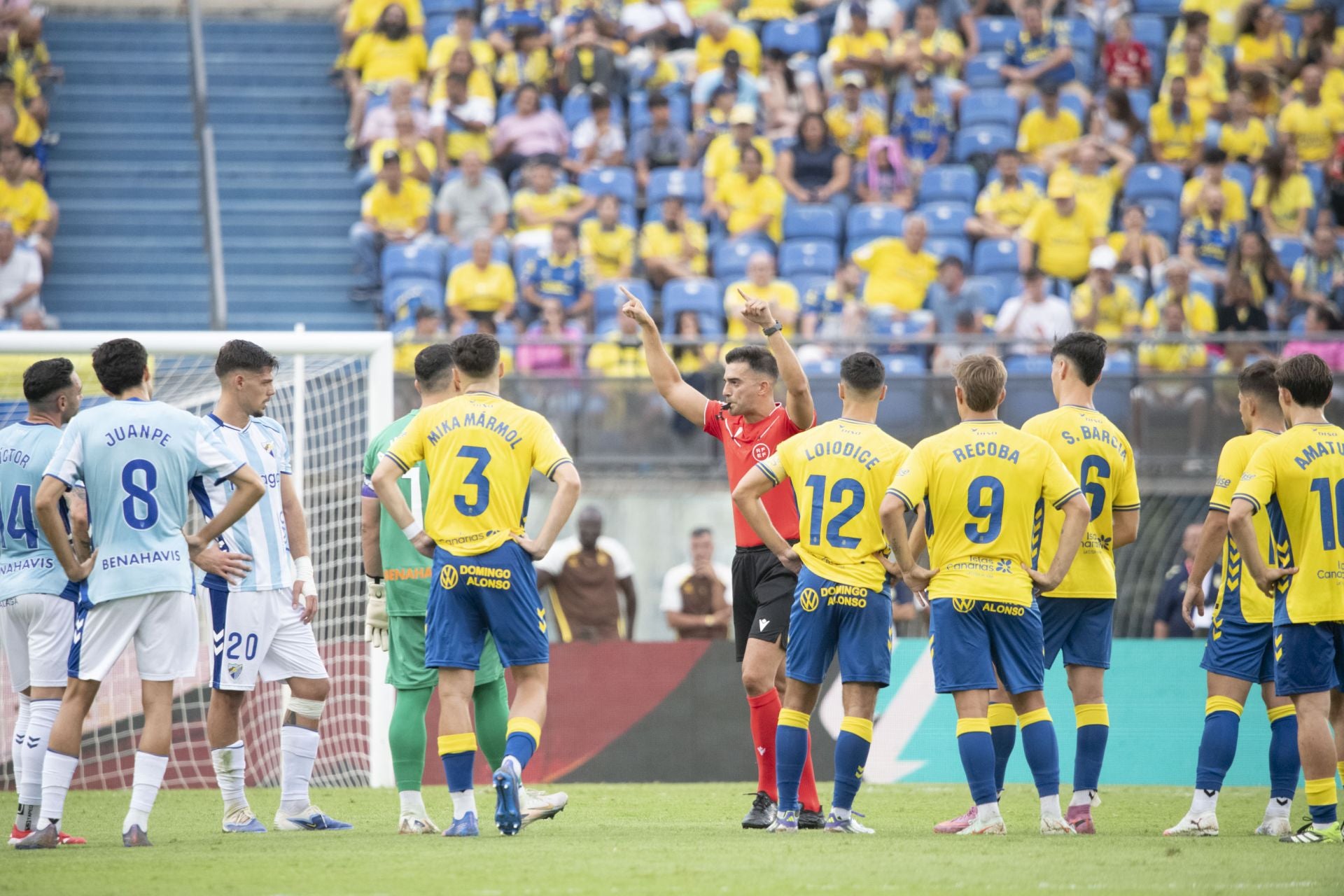 El partido Las Palmas- Málaga, en imágenes