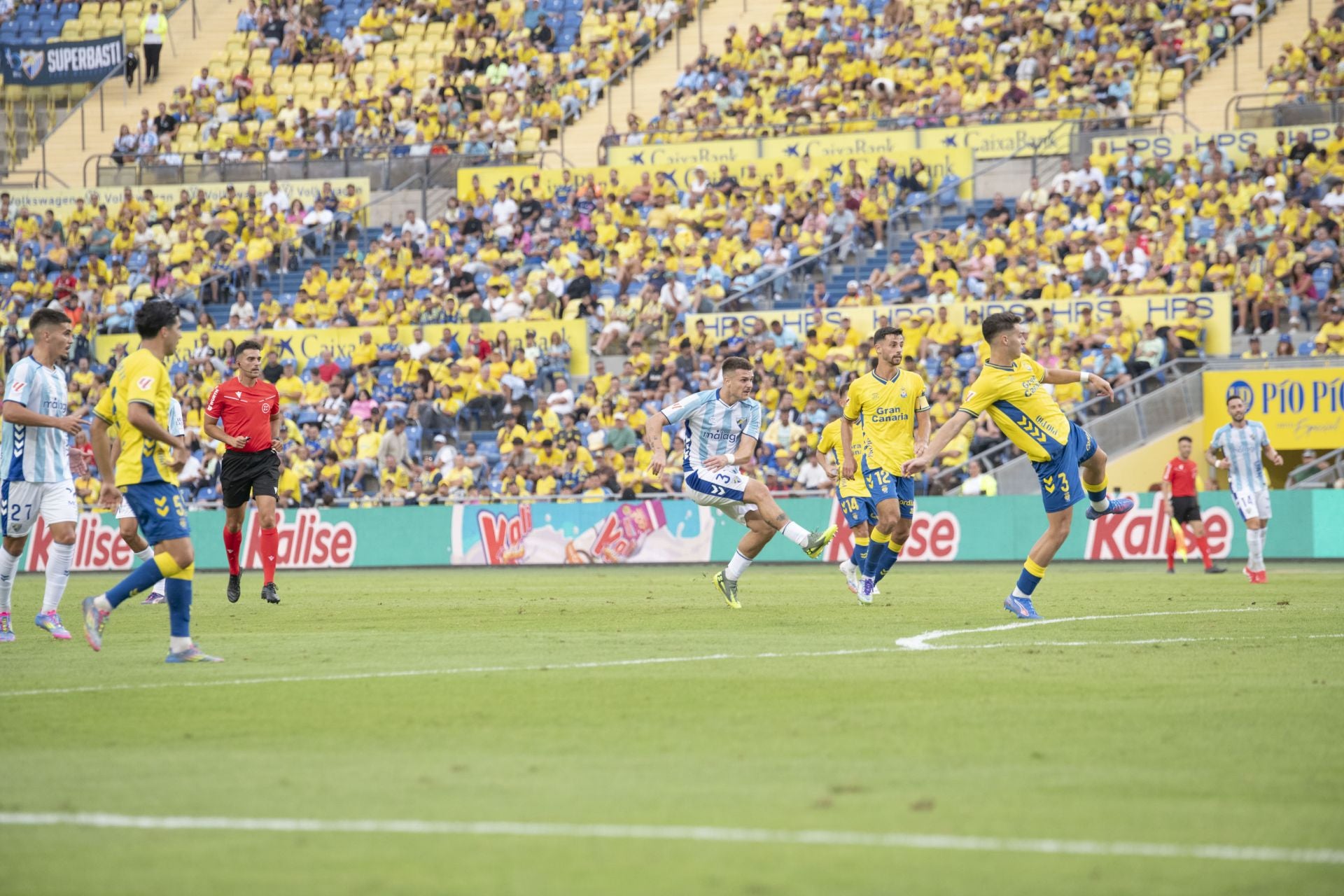 El partido Las Palmas- Málaga, en imágenes