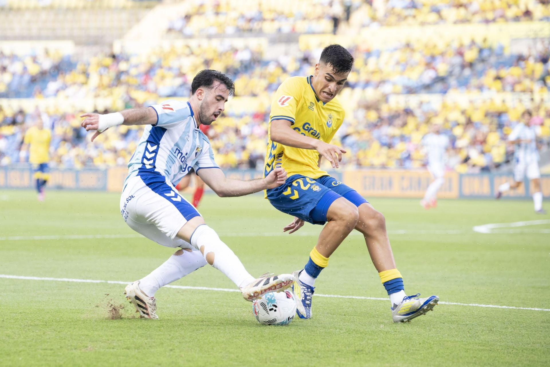 El partido Las Palmas- Málaga, en imágenes