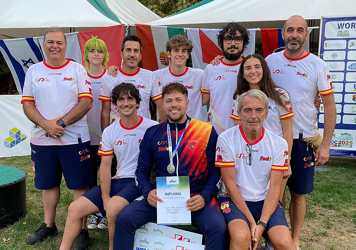 Imagen principal - La hazaña del malagueño Alejandro Aguilar, subcampeón mundial de orientación