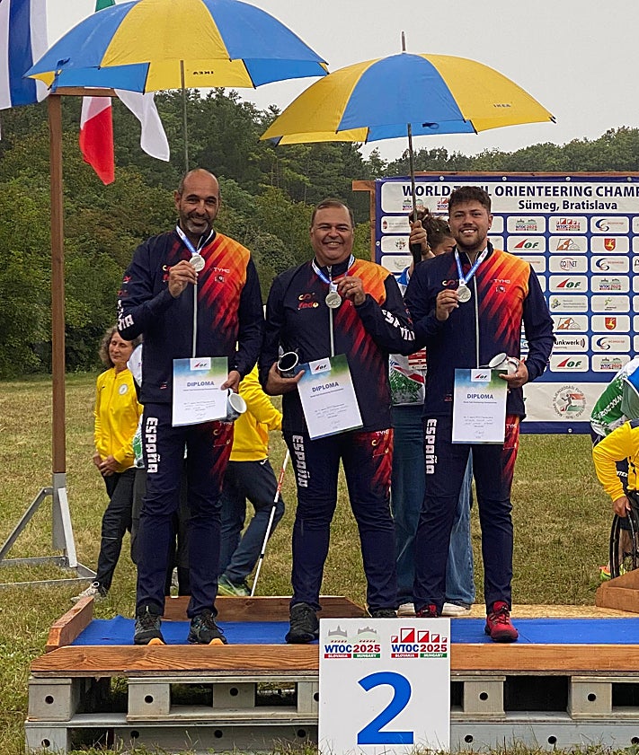 Imagen secundaria 2 - La hazaña del malagueño Alejandro Aguilar, subcampeón mundial de orientación