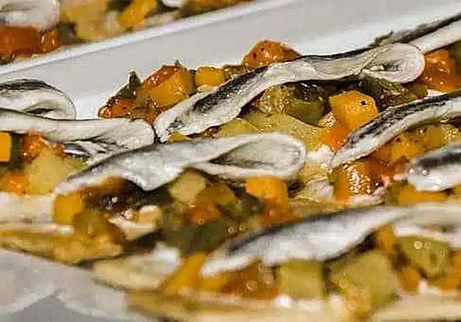 Plato creativo con boquerones en Rincón.