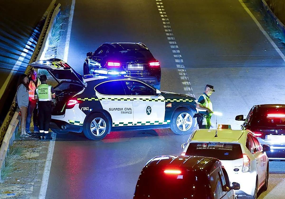 Imagen de un control de Tráfico en carreteras malagueñas.