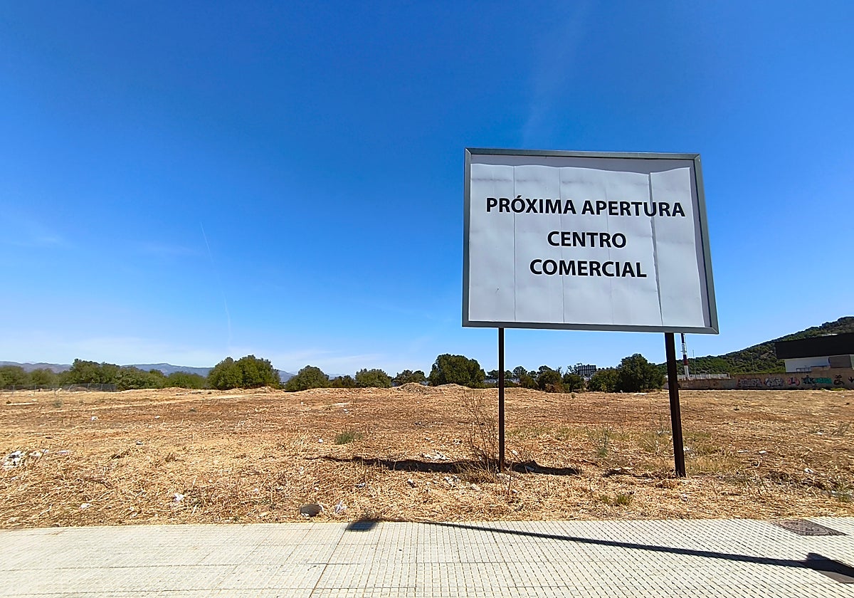 Parcela del futuro centro comercial, en Santa Clara.