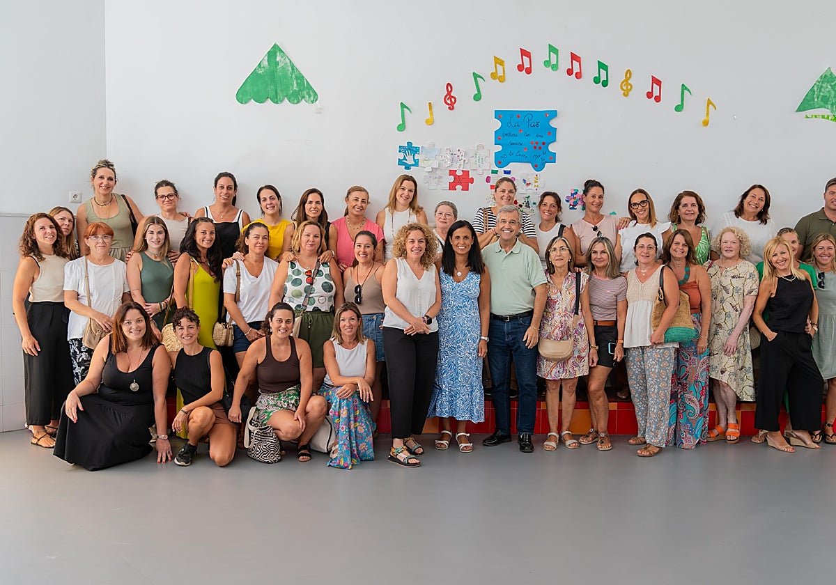 Visita privada del alcalde y la concejala de Educación a la escuela infantil Los Pitufos.