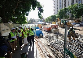 Las consejeras de Fomento y Economía, durante la visita a las obras.