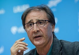 Loren Juarros, director deportivo del Málaga, durante la rueda de prensa de balance del mercado de fichajes.