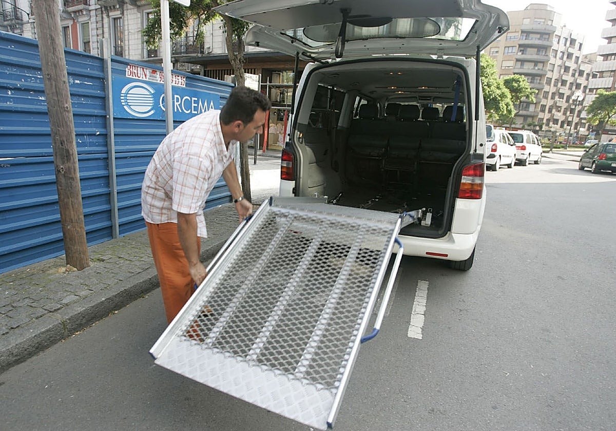 Taxi adaptado para personas con discapacidad.