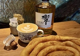 El desayuno que triunfa en Marbella: carajillo de whisky japonés y mollete de cerdo ibérico