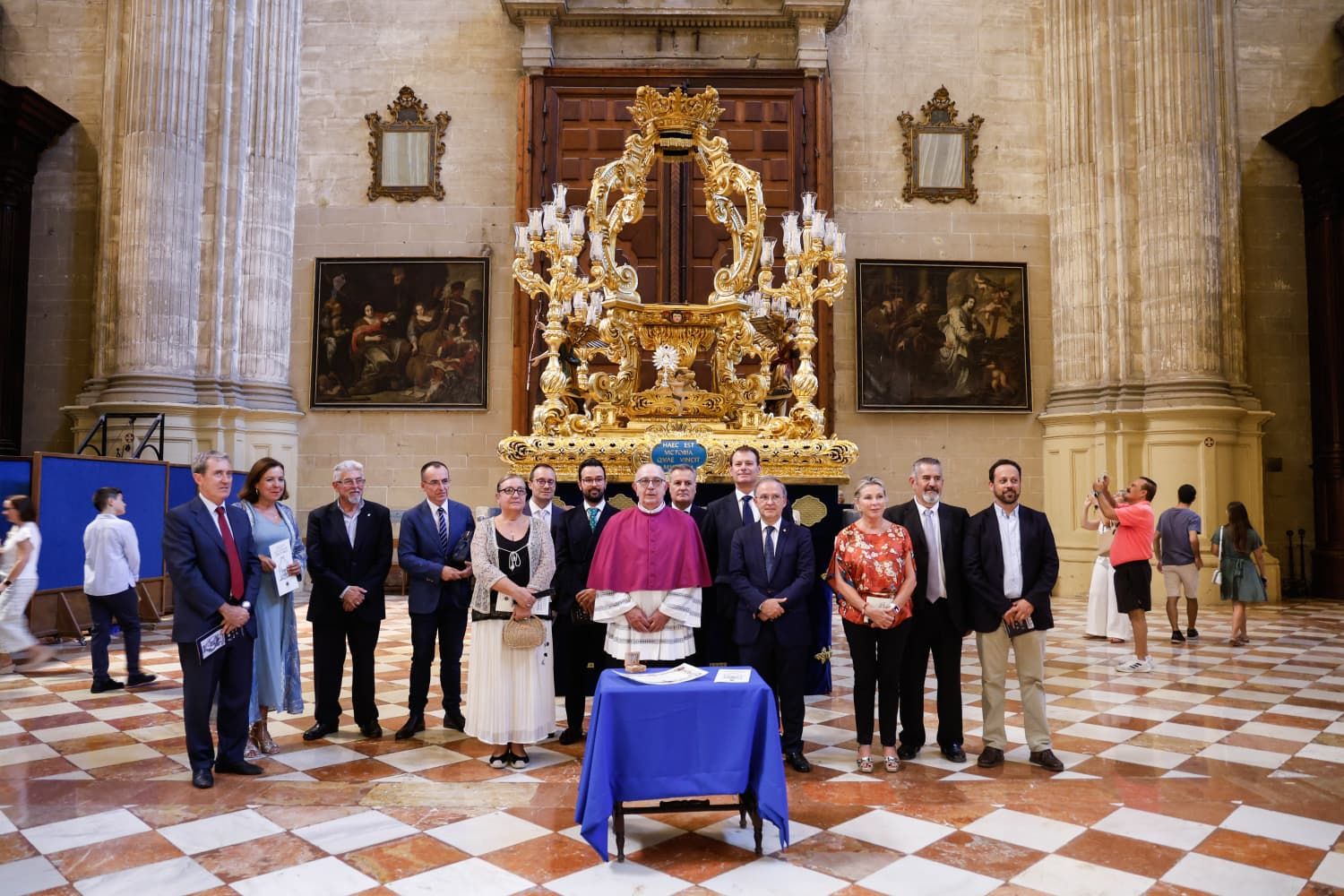 El nuevo trono procesional para la Virgen de la Victoria, en imágenes