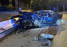 Imagen del estado en el que quedó el vehículo siniestrado en Vélez-Málaga.