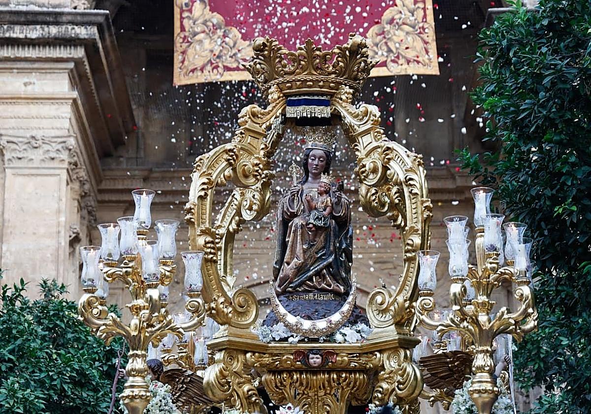 La procesión de la Virgen de la Victoria, en imágenes