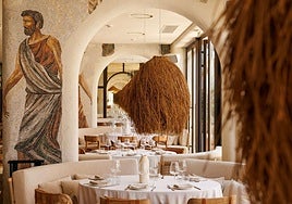 La decoración juega un papel relevante en el restaurante del complejo.