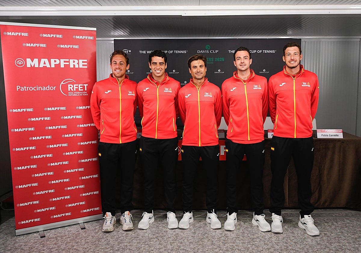 Roberto Carballés, Jaume Munar, David Ferrer (capitán), Pedro Martínez y Pablo Carreño, este miércoles en Puente Romano.