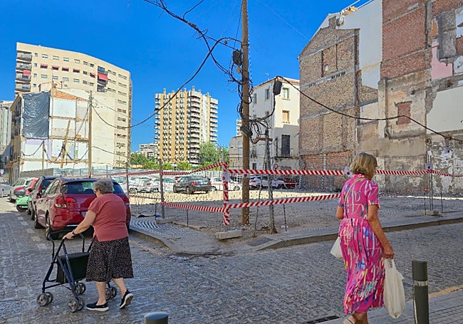 Los solares, vistos desde la calle Malpica.