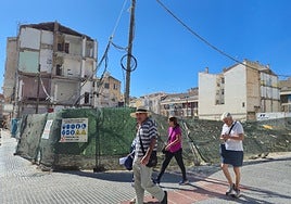 Solar y edificios que serán derribados a partir de este viernes.