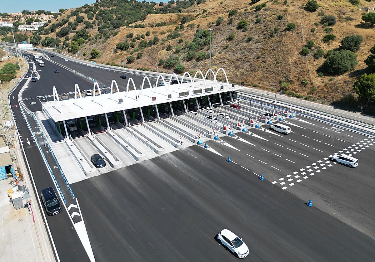 Área de peaje troncal de Calahonda, que se reformó justo antes del verano.