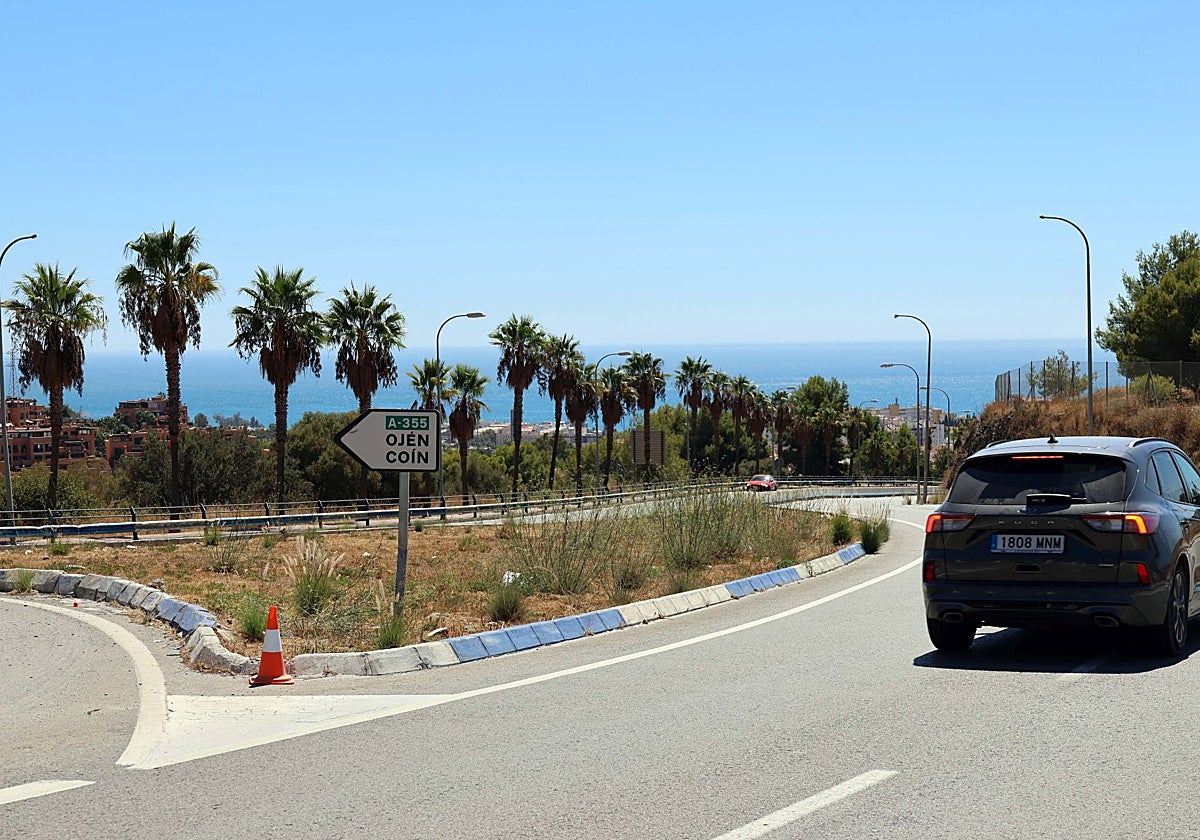 Las obras del Ayuntamiento afectan a la carretera de Ojén en su enlace con la finca de La Torrecilla.