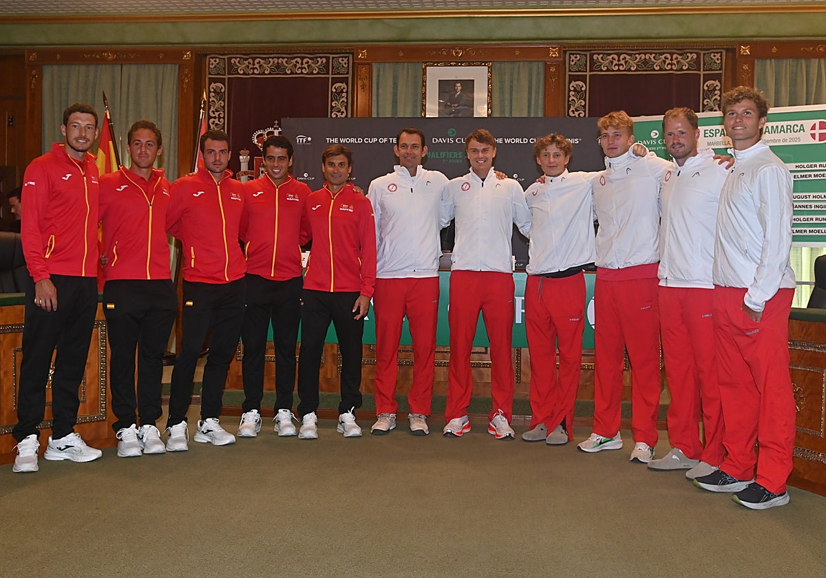 Carreño, Carballés, Pedro Martínez, Munar, Ferrer, Nielsen, Rune, Moller, Ingildsen, Sigsgaard y Holmgren, ayer en el Ayuntamiento de Marbella.