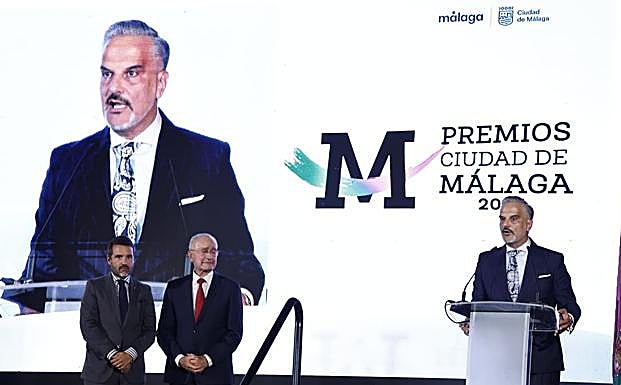 Jorge González Sánchez, agradeciendo el premio concedido por el Ayuntamiento.