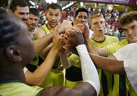 Los jugadores del Unicaja celebran la victoria en la Copa de Andalucía.
