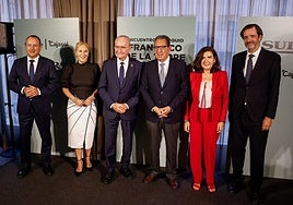 Antonio Pulido, en el centro junto al alcalde y las consejeras España y Blanco.