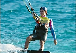 Rafa Montero vuela en Tarifa y revalida su título de campeón de España de kiteboarding