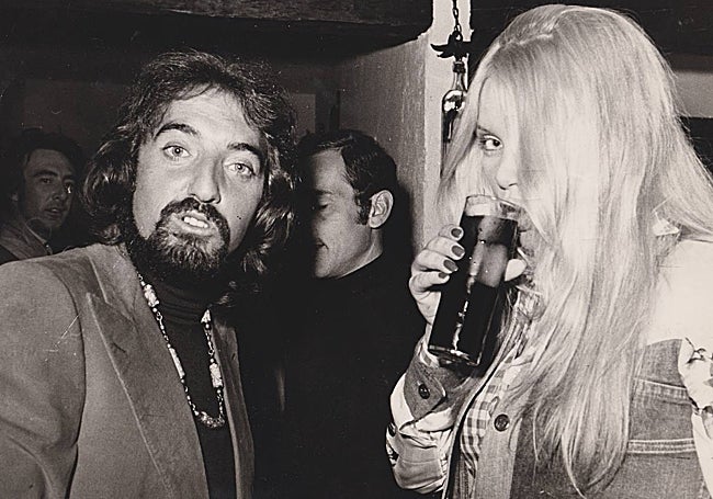 Antonio Arribas, de fiesta, el ámbito natural de los Chorys.