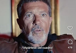 Antonio Banderas hace desaparecer un Goya en el nuevo anuncio de Uber Eats