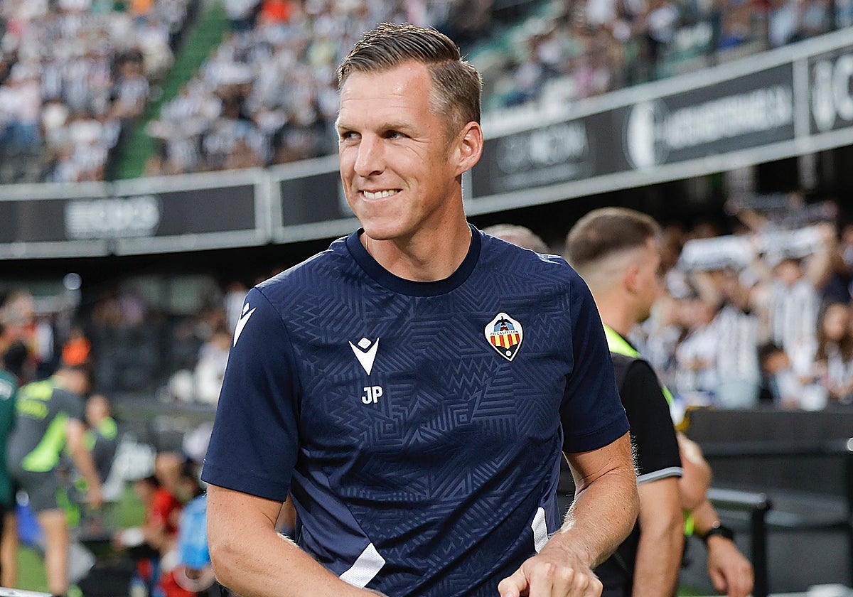 Johan Plat, antes de un partido con el Castellón de la temporada pasada.