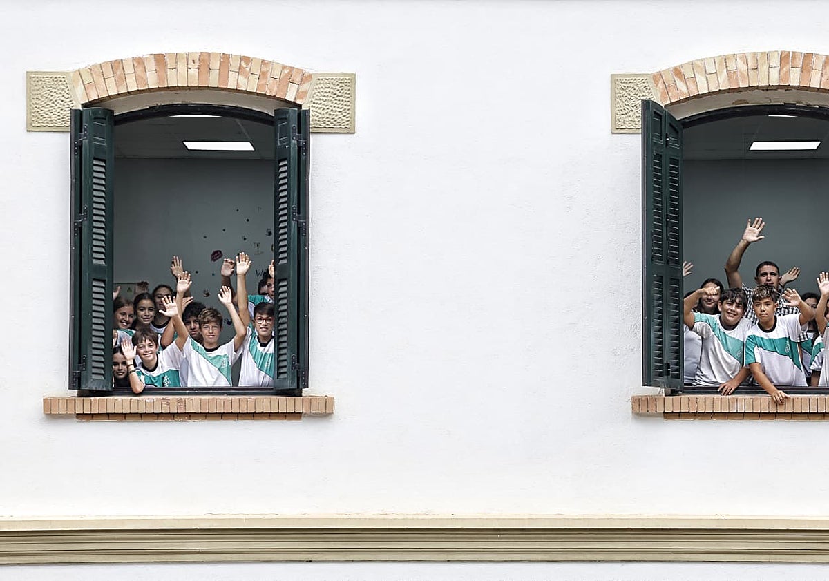 Imagen principal - Más imágenes del colegio y de su director, 