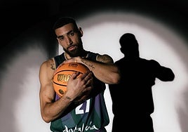 Chris Duarte posa en la sesión de fotos oficial para la Copa Intercontinental.