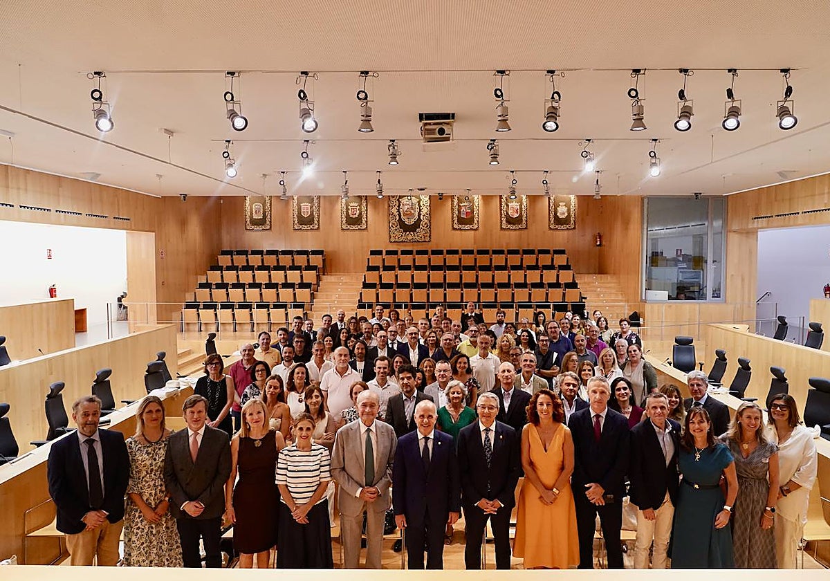 Foto de familia, este miércoles, en la sede de la Diputación de Málaga.