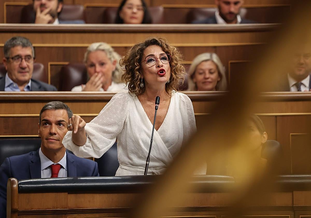 La vicepresidenta del Gobierno y candidata del PSOE-A a presidir la Junta, María Jesús Montero, ayer en el Congreso.
