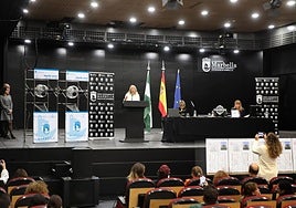 Imagen del sorteo para una promoción de 18 viviendas de alquiler joven, celebrado el pasado noviembre.