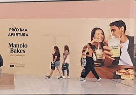 Anuncio de la próxima apertura de Manolo Bakes en Vialia Málaga.
