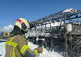 Imagen del bus calcinado