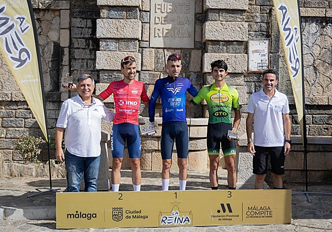 El podio masculino, con Pablo Guerrero (segundo), Víctor Fernández (ganador) y Antonio Trujillo (tercero).
