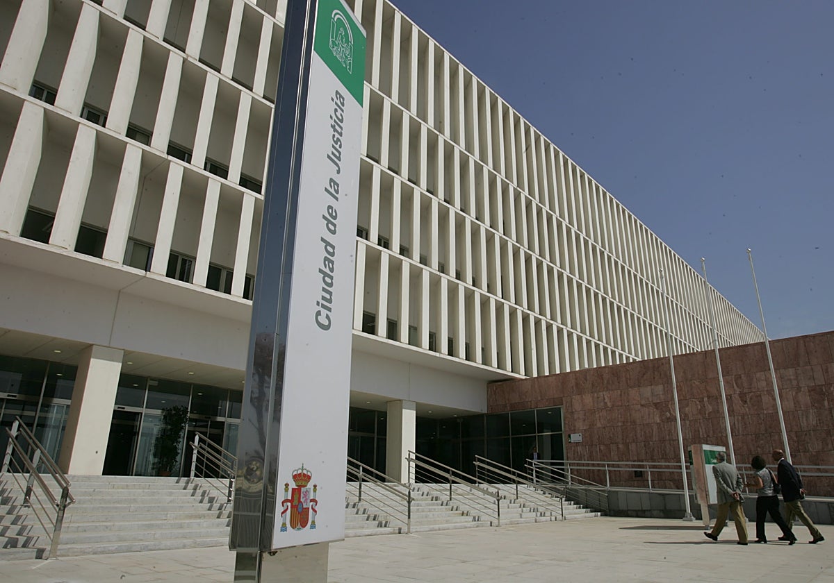 Condenan a los padres de la bebé a la que quemaron el 42% del cuerpo con agua hirviendo: 16 años de cárcel para él y 4 para ella