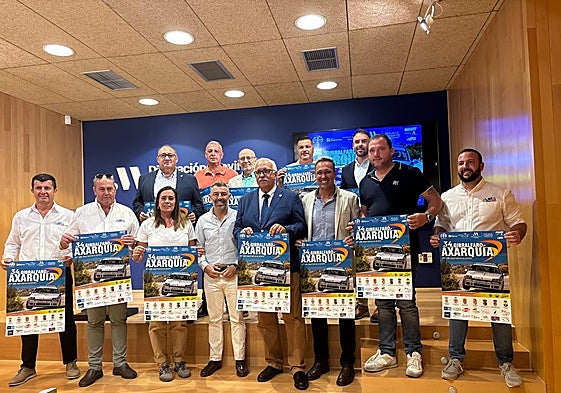 Los representantes institucionales de las localidades por las que discurrirá el Rally y los organizadores, este lunes en la presentación celebrada en la Diputación.