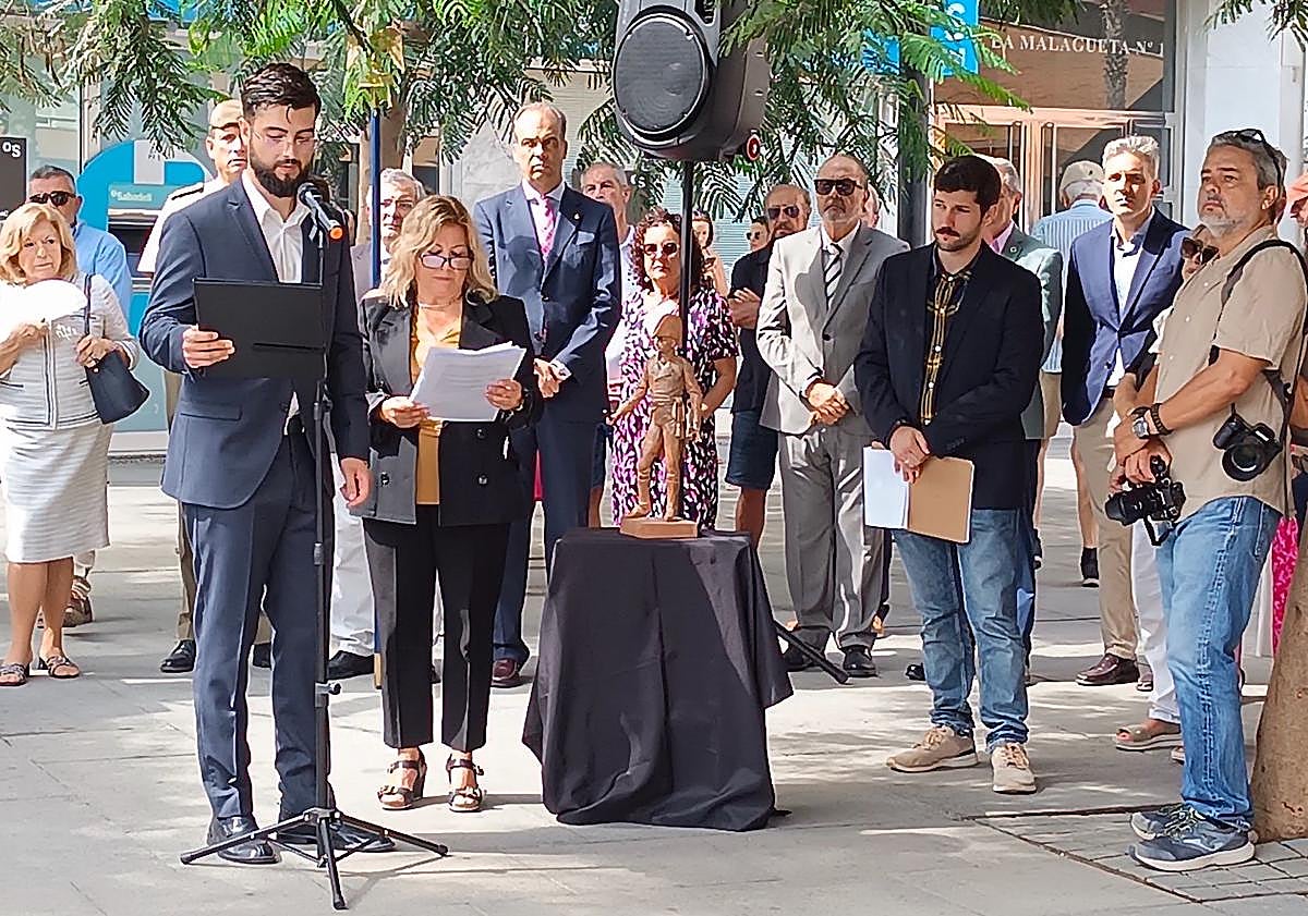 Imagen principal - Los descendientes de Reding visitan Málaga por primera vez