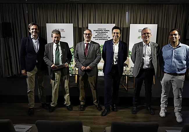 De izquierda a derecha, Antonio González (SUR), Enrique Salvo (UMA), Ignacio Lillo (SUR), José María López (Unicaja), Gonzalo Jiménez (Hidralia) y Juanmi López (IAseguros.com)