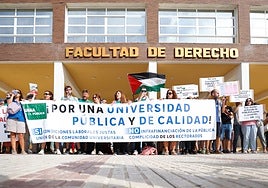 Protesta a las puertas de la Facultad de Derecho de la UMA.