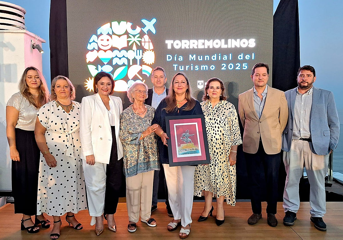Entrega del reconocimiento al hotel La Barracuda.