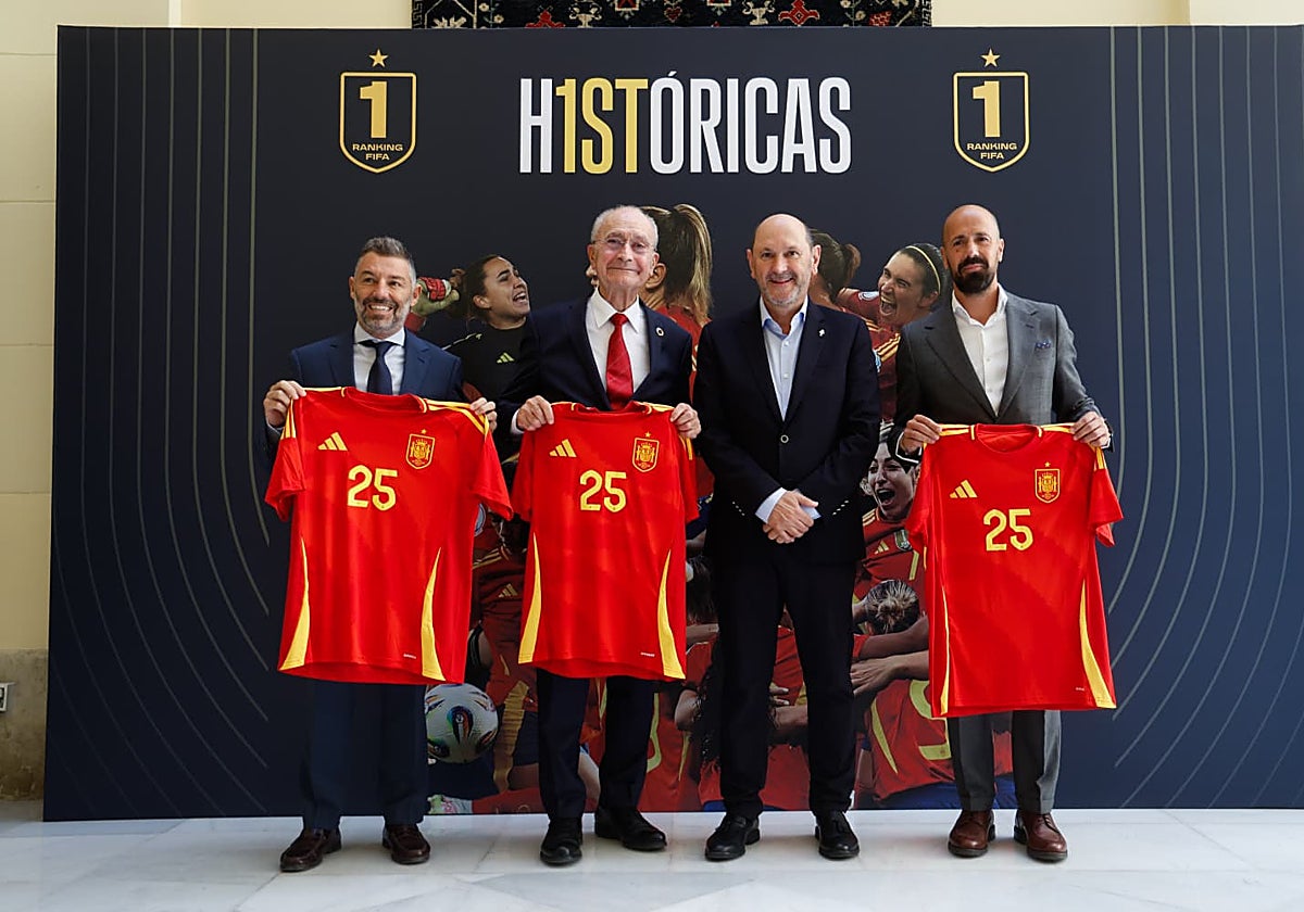 Juan Rosas, Francisco De la Torre, Rafael Louzán y Gorka Lerchundi, en la presentación del España-Suecia que se jugará en La Rosaleda.