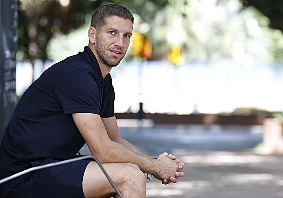 El volante serbio Darko Brasanac, antes de la entrevista concedida a SUR.