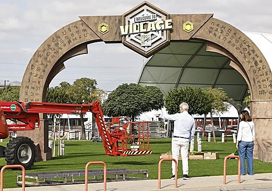 El arco de entrada al 'Village' de la San Diego Comic-Con Málaga.