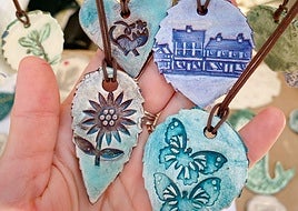 Artesanía en el Soho Mercado Urbano este domingo.