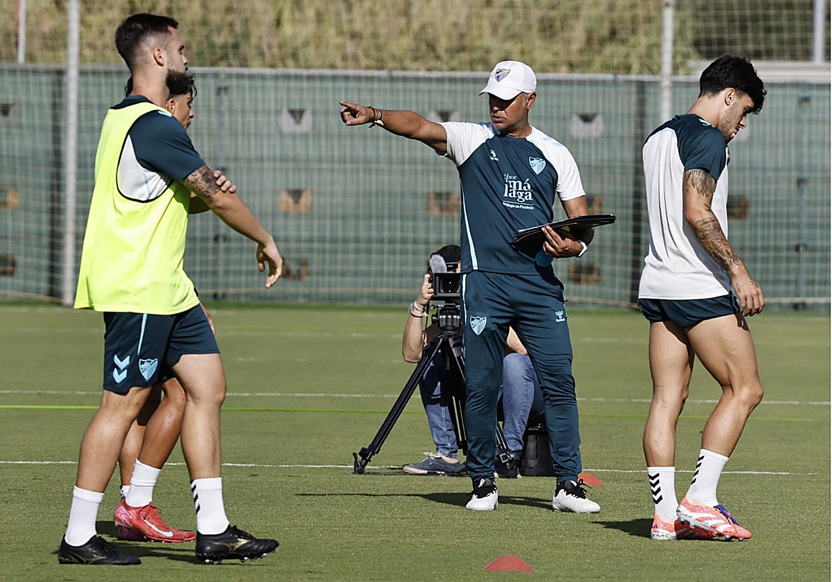 Ángel Mateo, a la izquierda, en el entrenamiento del miércoles.